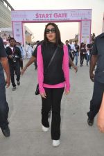 Karisma Kapoor at Pinkathon in Mumbai on 16th Dec 2012 (35).jpg